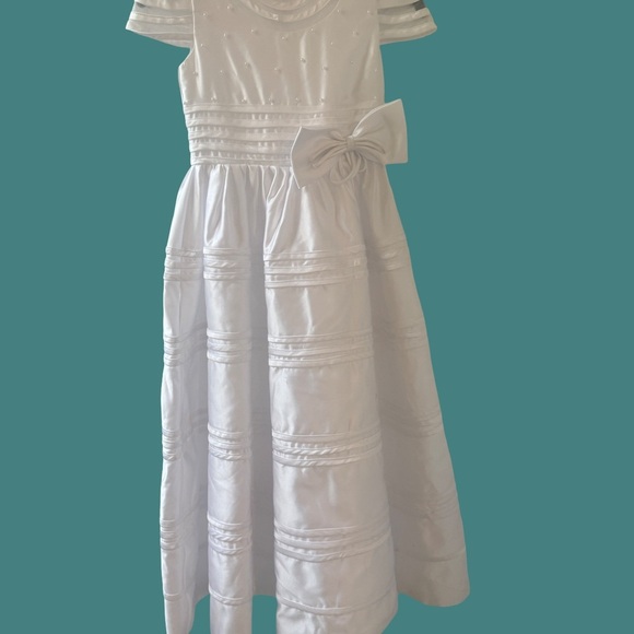no brand. Other - Wedding flower girl or Elegant White children’s  Dress with Bow.  Pearl accents